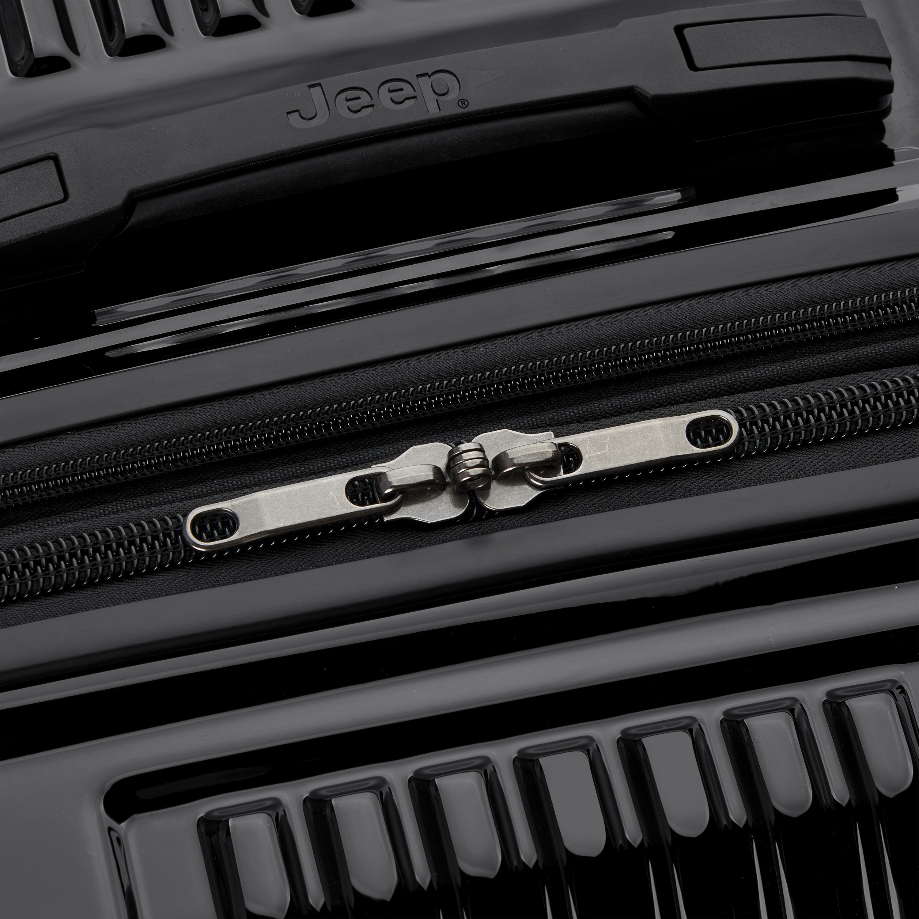 JH003B | 32-Inch 2-Wheeled Expandable Check-In Suitcase, Black