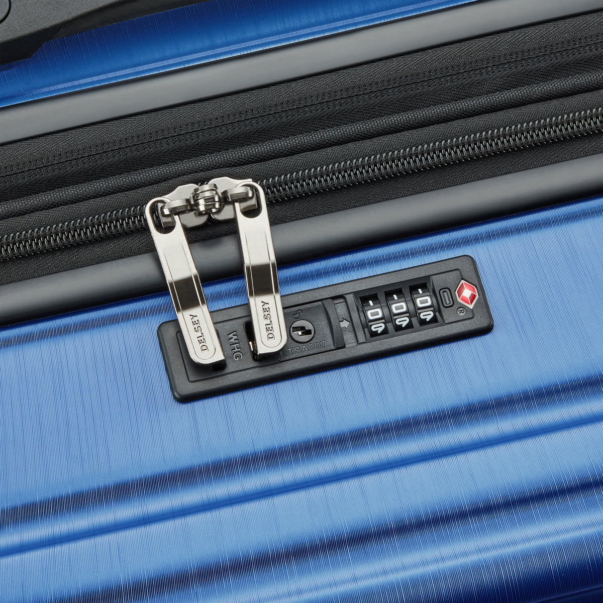 COSMIQUE 32-Inch Expandable Check-In Suitcase, Light blue