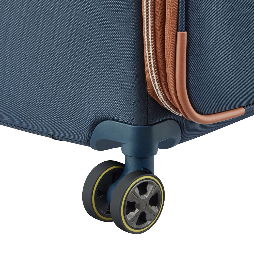 CHATELET AIR 2.0 | 32-Inch Expandable Check-In Suitcase, Blue