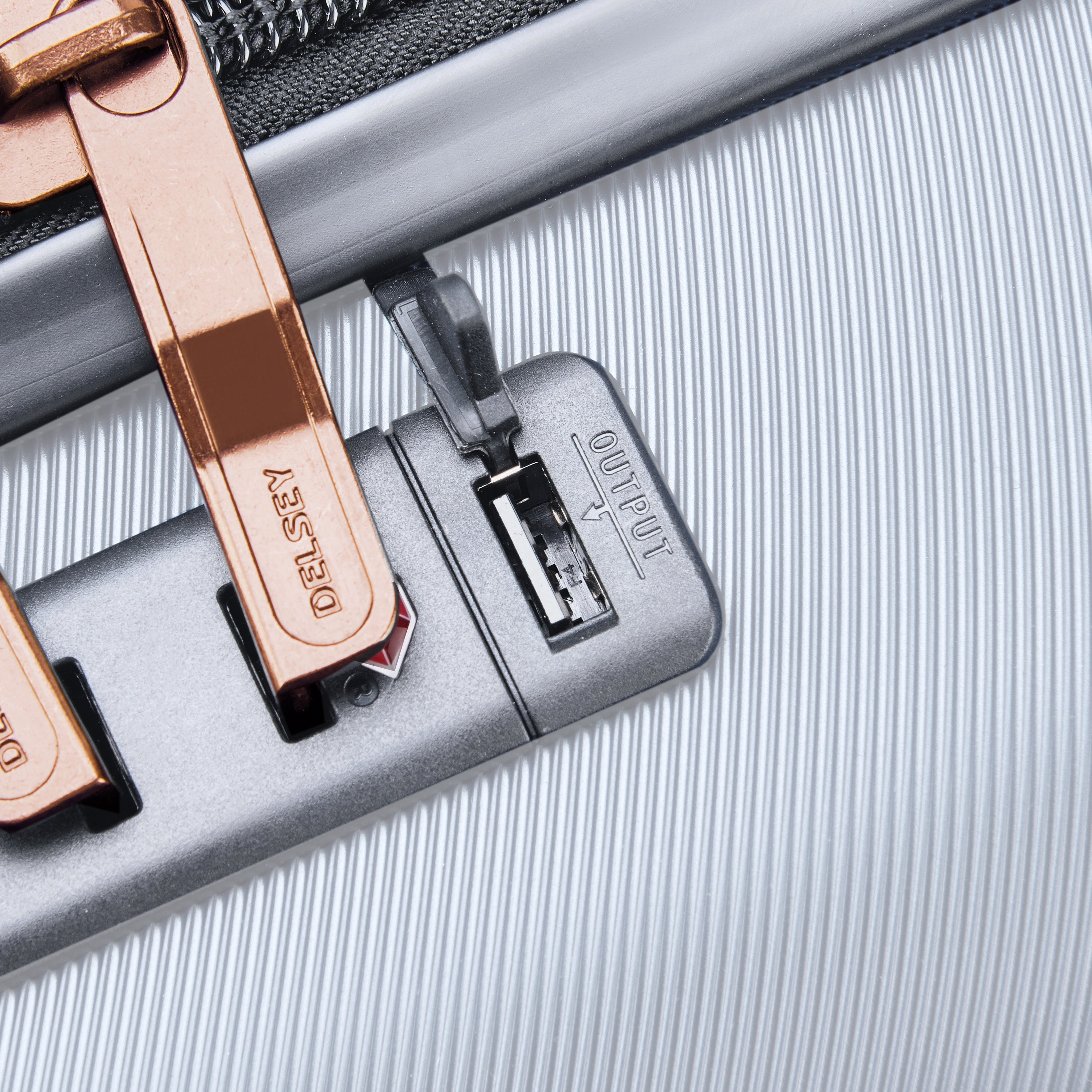 CRUISE 3.0 | 23-Inch Expandable Carry-On Suitcase, Platinum