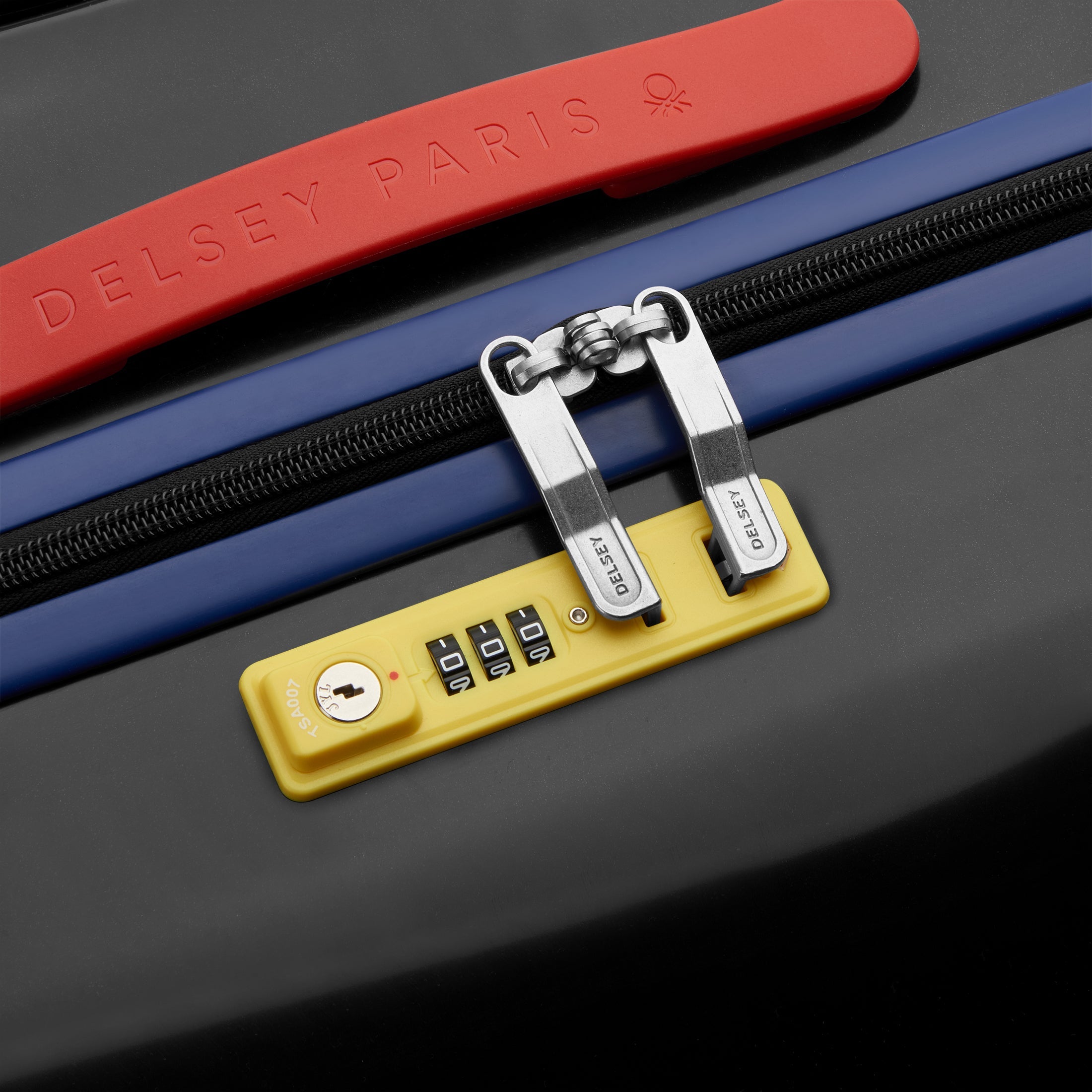 UNITED | 30-Inch Check-In Suitcase, Black