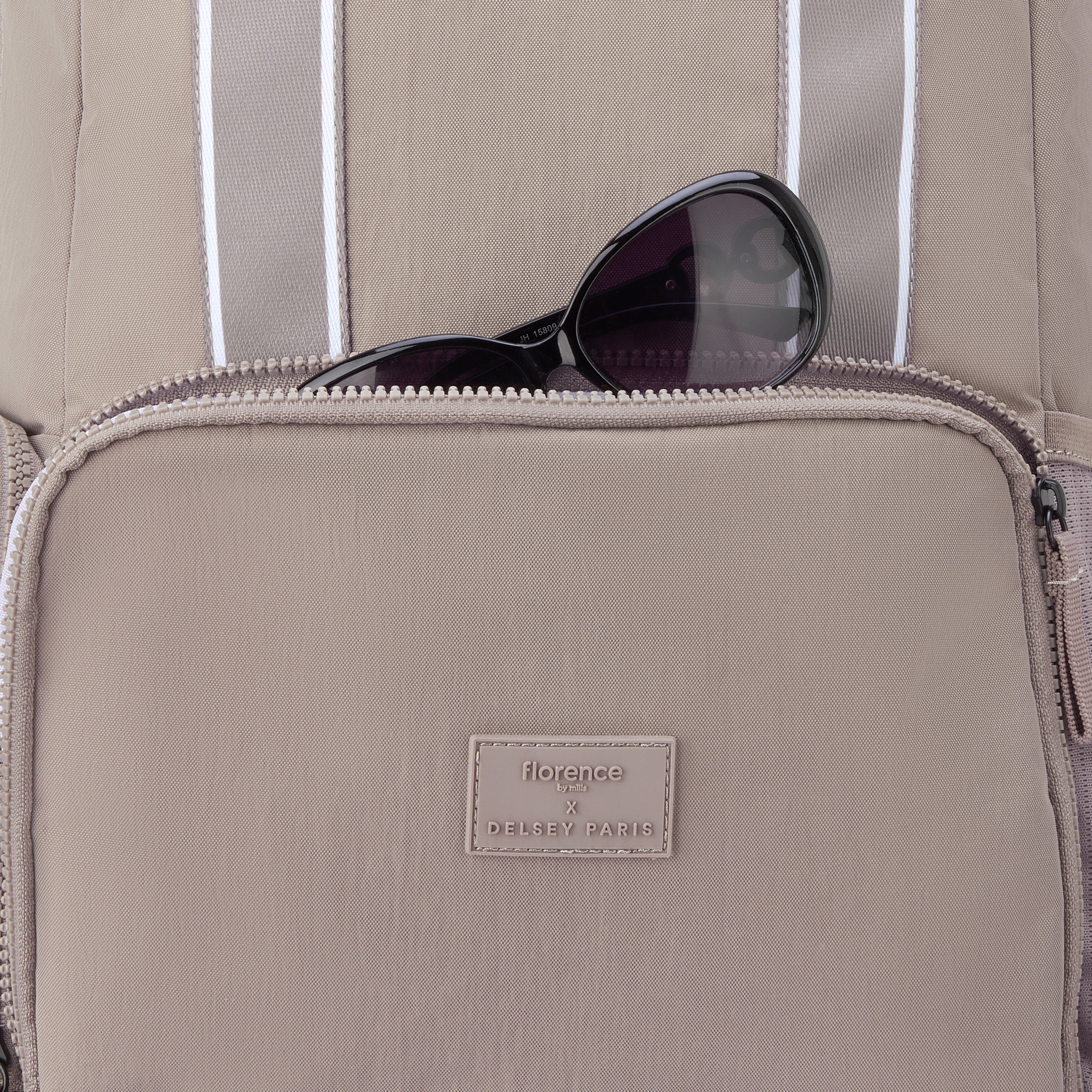 CAREFREE CARRY | 17-Inch Laptop Backpack, Chestnut